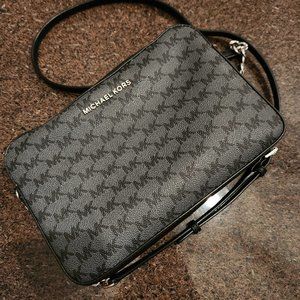 Michael Kors cross body purse